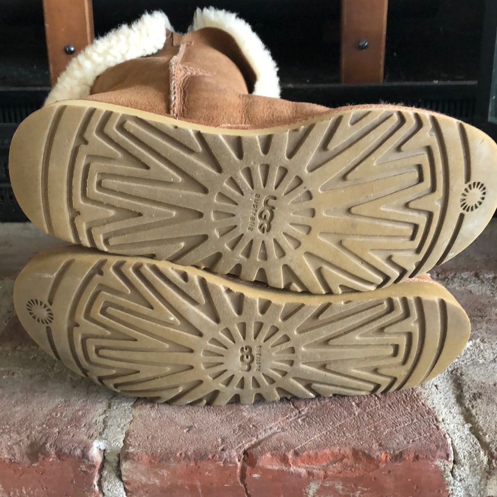 Ugg Bailey Button - image 6